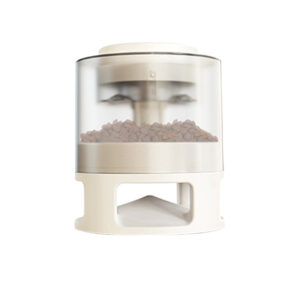 Pet leaky food bowl